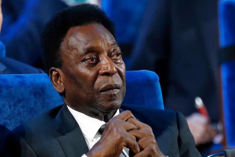 Hospitalized Pele Thanks Fans for Well-Wishing Messages