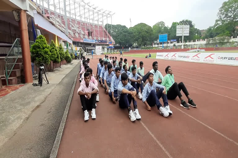 State sports meet  സംസ്ഥാന സ്‌കൂൾ കായികോത്സവം  ചന്ദ്രശേഖർ നായർ സ്റ്റേഡിയം  യൂണിവേഴ്‌സിറ്റി സ്റ്റേഡിയം  കായികമേളയെ വരവേൽക്കാനൊരുങ്ങി തലസ്ഥാന നഗരി  സ്പെസിഫിക്ക് വോളന്‍റിയർമാർ  STATE SCHOOL SPORTS MEET TRIVANDRUM  സ്പോർട്‌സ് സ്പെസിഫിക്ക് വോളന്‍റിയർമാരായി 65ഓളം പേർ  ജിവി രാജ സ്‌കൂൾ  GV RAJA SCHOOL  സാങ്കേതിക സഹായങ്ങൾ നൽകാൻ വോളന്‍റിയർമാരും റെഡി