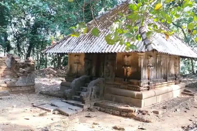 kannur  therlasyi  lavil siva temple  കണ്ണൂർ  ലീഗ്  പാണക്കാട് മുനവറലി ശിഹാബ് തങ്ങൾ  പാണക്കാട്  KANNUR LOCAL NEWS  ളാവിൽ ശിവക്ഷേത്രം പുനരുദ്ധാരണം  ളാവിൽ ശിവക്ഷേത്രം  ചെങ്ങളായി ഗ്രാമം