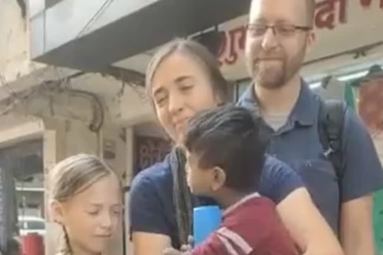 (handover) AMERICAN COUPLE ADOPTED CHILD IN PATNA