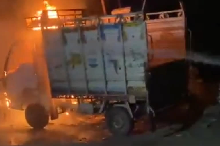 Gwalior Fire broke out in loading vehicle