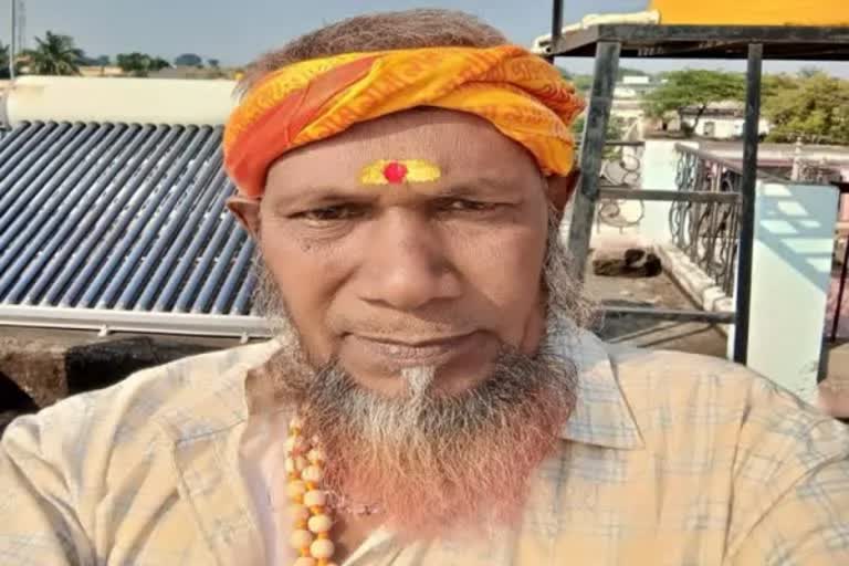 muslim man weared hanuman mala