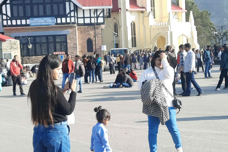 tourists rush in shimla