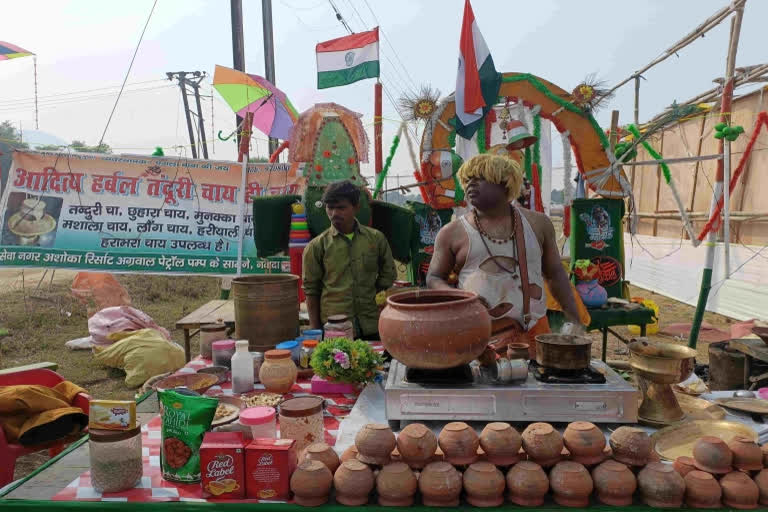 Bihar's unique tea seller attracts customers at Rajgir Mahotsav