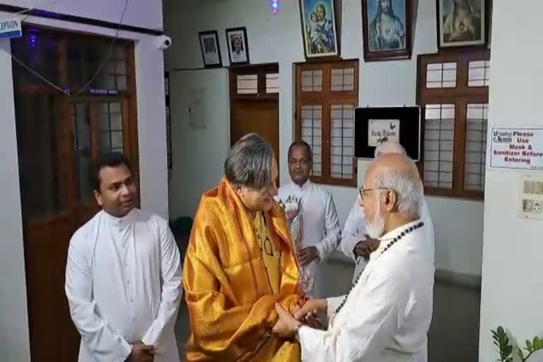 sasi tharoor  syro malabar archbishop  mar geoge alecherry  sasi tharoor visit to geoge alecherry  vizhinjam  vizhinjam port protest  latest news in ernakulam  latest news today  സീറോ മലബാർ സഭ  ആർച്ച് ബിഷപ്പ്  ആർച്ച് ബിഷപ്പ്  കർദിനാൾ മാർ ജോർജ് ആലഞ്ചേരി  ജോർജ് ആലഞ്ചേരിയെ സന്ദർച്ച് ശശി തരൂര്‍  ശശി തരൂര്‍  സെന്‍റ് തോമസ് മൗണ്ടിലെത്തി  വിഴിഞ്ഞം തുറമുഖ സമരം  എറണാകുളം ഏറ്റവും പുതിയ വാര്‍ത്ത  ഇന്നത്തെ പ്രധാന വാര്‍ത്ത