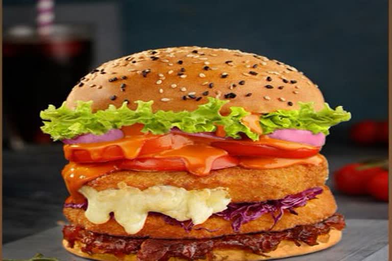 Consumer commission orders Zomato to pay compensation for delivering chicken burger instead of Paneer burger
