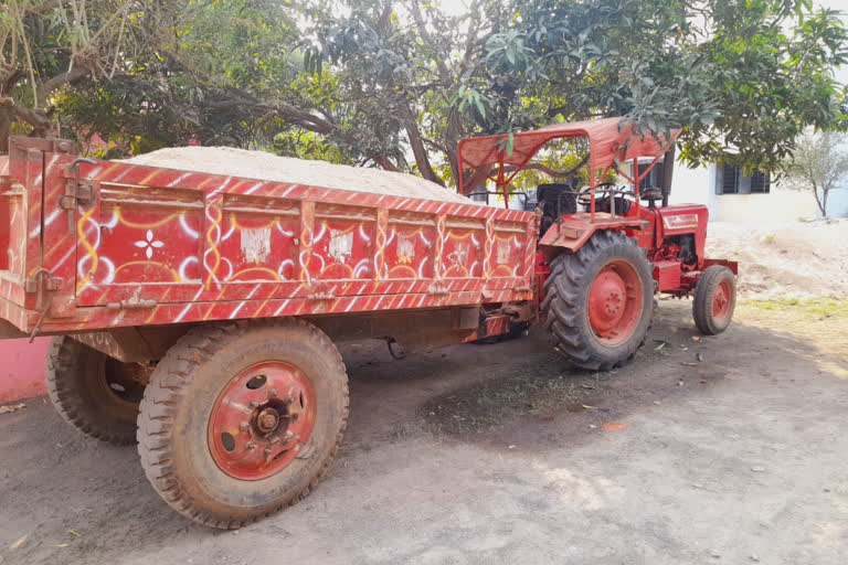 Illegal Sand Loded Tractor Seized