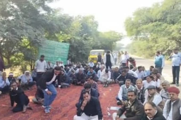 Protest against toll tax in Rewari Villagers Agreed after Gujarvas toll free