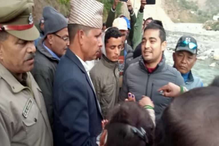 stone pelting at indo nepal border