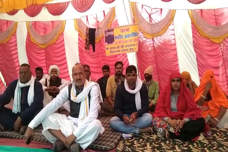 Veerangana sitting on Protest in karauli