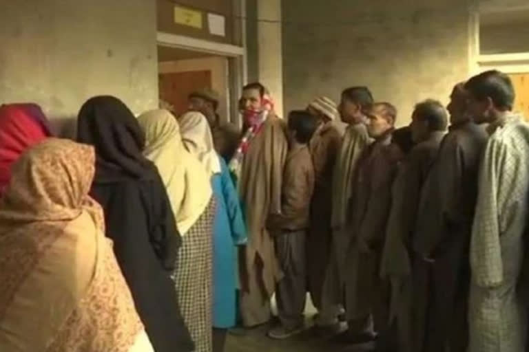 Two Kashmir DDC constituencies see 43% turnout