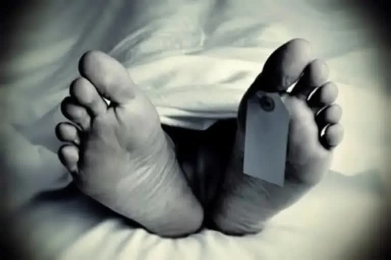 man beheads cousin  man beheads cousin and took selfie  selfie with severed head  land dispute  Kanu Munda murder  latest national news  latest news in jharkhand  ഭൂമിയെ ചൊല്ലിയുള്ള തര്‍ക്കം  ബന്ധുവിനെ കഴുത്തറുത്ത് കൊലപ്പെടുത്തി  തലയുമായി സെല്‍ഫി  നീണ്ട നാളായി നിലനിന്ന പ്രശ്‌നമാണ്  കാനു മുണ്ഡയുടെ കൊലപാതകം  ജാര്‍ഖണ്ഡ് ഏറ്റവും പുതിയ വാര്‍ത്ത  ഇനത്തെ പ്രധാന വാര്‍ത്ത  ഏറ്റവും പുതിയ ദേശീയ വാര്‍ത്ത