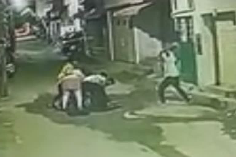 Karnataka: Man killed as gang smashes his head with bricks