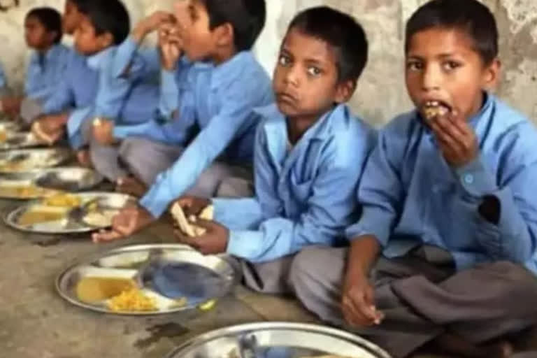 'My teachers will expel me from school if I don't eat contaminated food', fourth grade student complains to police