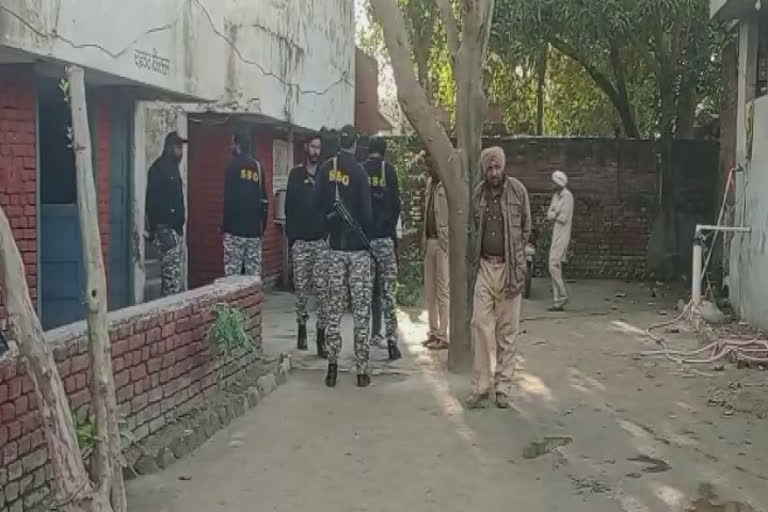 The accused broke the police block in Batala in a film style