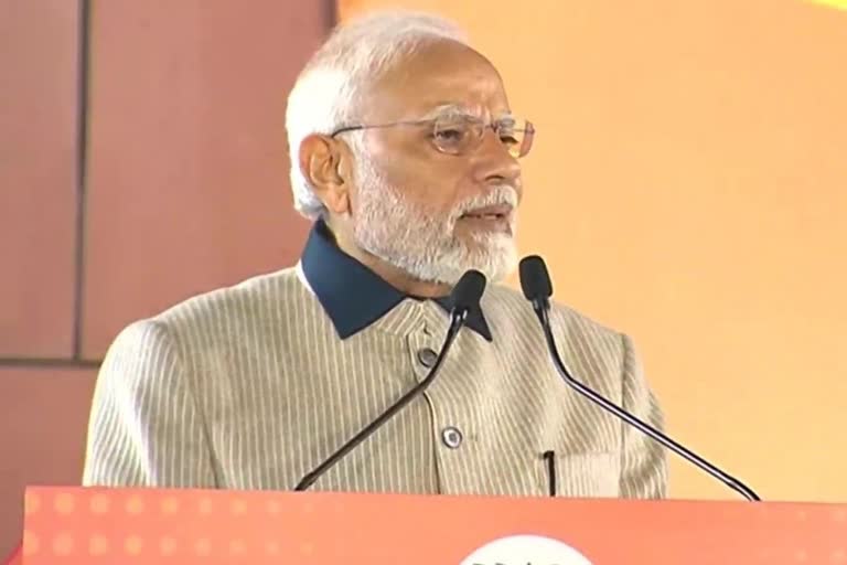 PM Modi speaking at the Delhi BJP headquarters