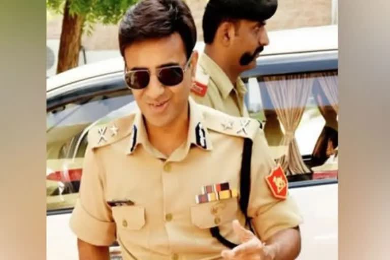 bihar ips officer  amit lodha  amit lodha suspended  netflix series agreement  corruption  Khakee series  Friday Storytellers  Special Vigilance Unit  khakee the bihar chapter  latest news in bihar  latest national news  latest news today  ഐപിഎസ് പദവി  നെറ്റ്ഫ്ലിക്‌സുമായി പണമിടപാട്  അഴിമതി  ഐപിഎസ് ഉദ്യോഗസ്ഥന് സസ്‌പെന്‍ഷന്‍  നെറ്റ്ഫ്ലിക്‌സുമായി വാണിജ്യ കരാര്‍  അമിത് ലേധ  ഖാക്കി ദി ബീഹാർ ചാപ്റ്റർ  ഖാക്കി  ഫ്രൈഡേ സ്റ്റോറി ടെല്ലേഴ്‌സുമായി  ബീഹാർ ഏറ്റവും പുതിയ വാര്‍ത്ത  ഇന്നത്തെ പ്രധാന വാര്‍ത്ത  ഏറ്റവും പുതിയ ദേശീയ വാര്‍ത്ത