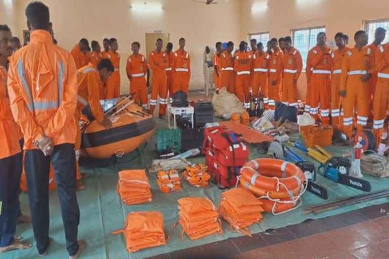 மாண்டஸ் புயல்: செங்கல்பட்டில் தயார் நிலையில் 120 மீட்புப் படை வீரர்கள்!