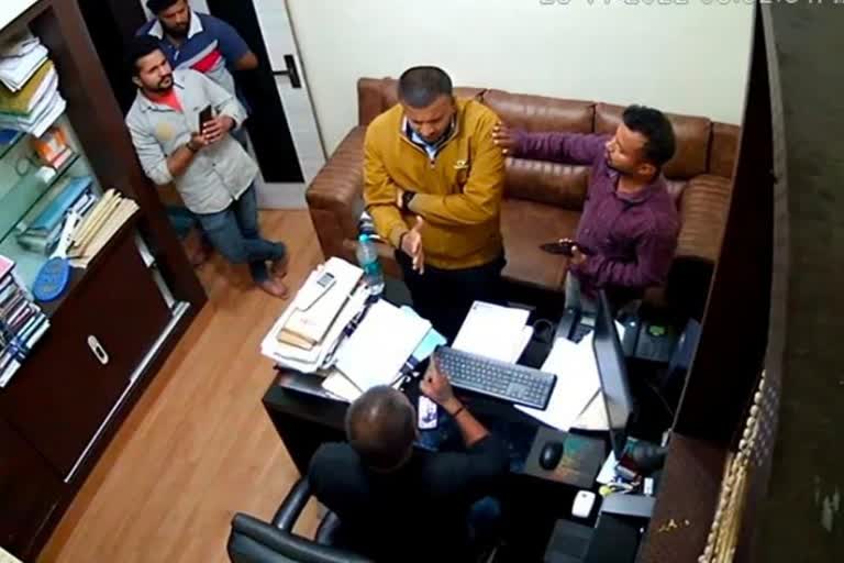 Woman tries to extort a lawyer in the name of underworld criminals