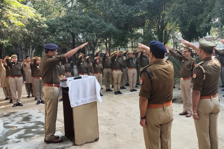 गाजियाबाद पुलिस अधिकारियों और कर्मियों को दिलवाई गई शपथ.