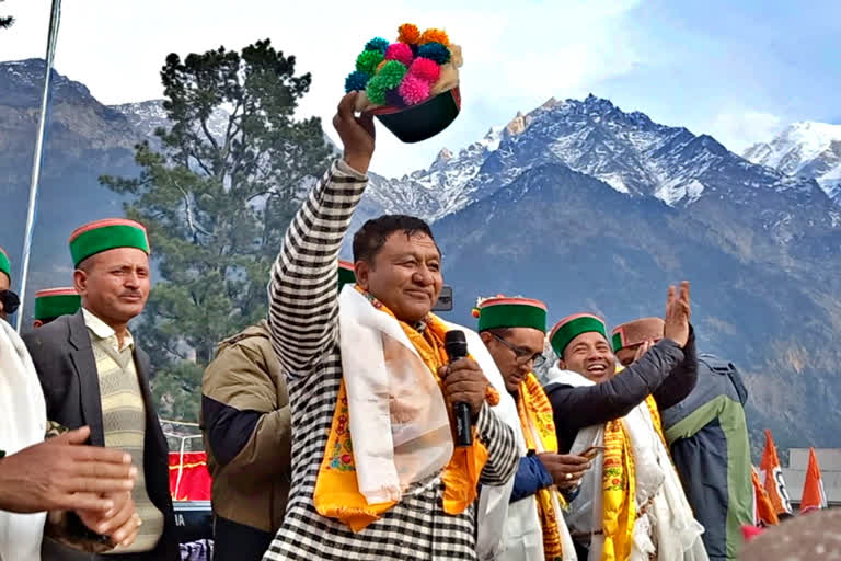 Jagat Singh Negi took off his Kinnauri topi.