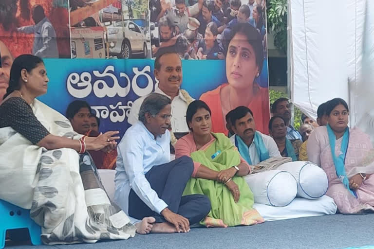 YS Sharmila Fires On kCR