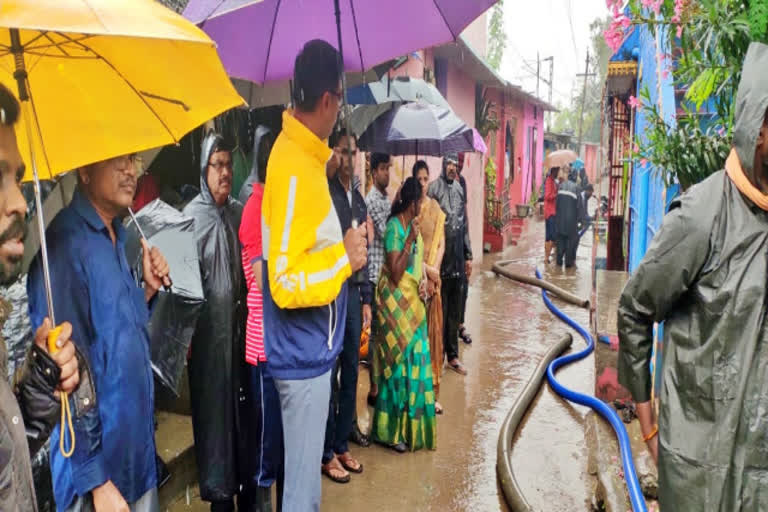 தேங்கி நிற்கும் மழை நீர் - உடனடியாக அகற்ற உத்தரவிட்ட வேலூர் கலெக்டர்