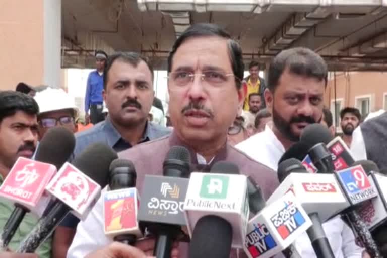 central-minister-prahlad-joshi-on-salam-aarathi