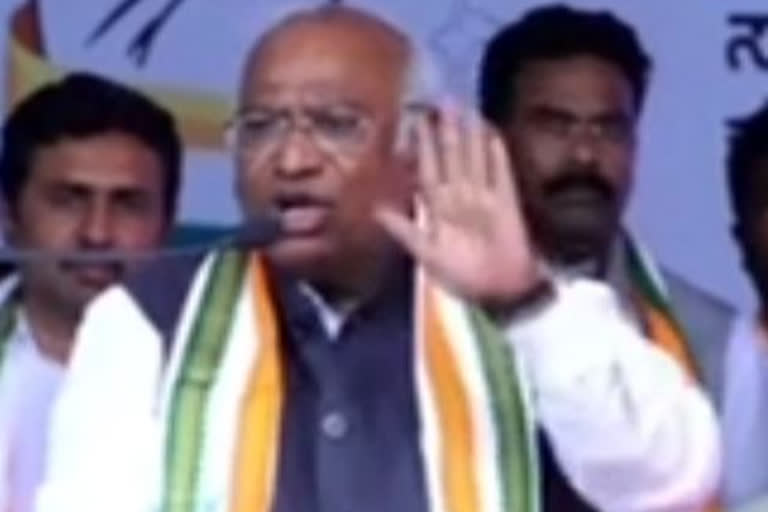 "Work unitedly, high command will decide on CM and Ministers": Kharge tells Cong leaders