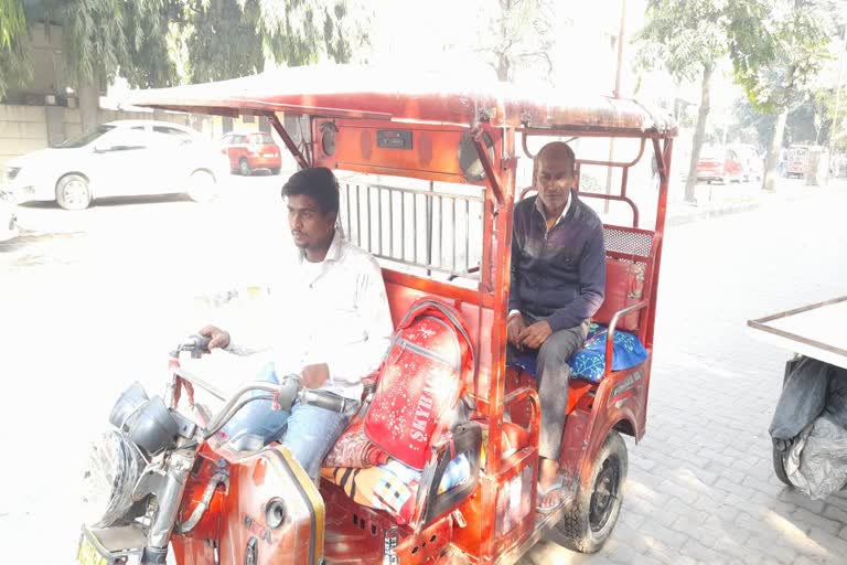 topper-sumit-studies-by-rickshaw-driving-in-panipat