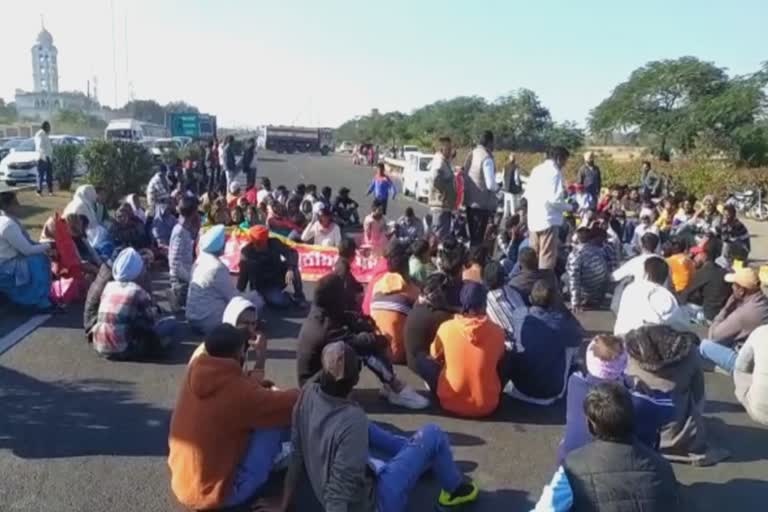 The family jammed the Amritsar Delhi main road as a protest against the non arrest of the alleged accused in the murder case