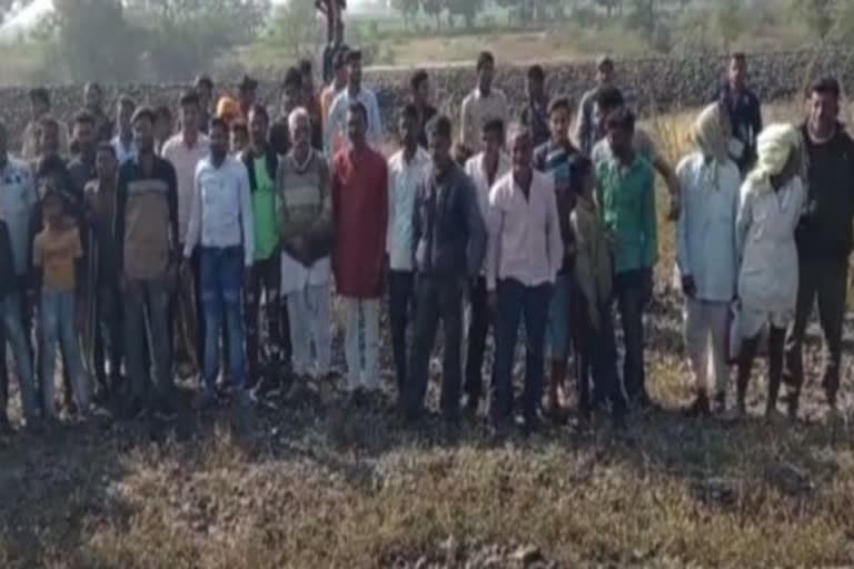 ujjain Villagers demanding singavada rail stoppage