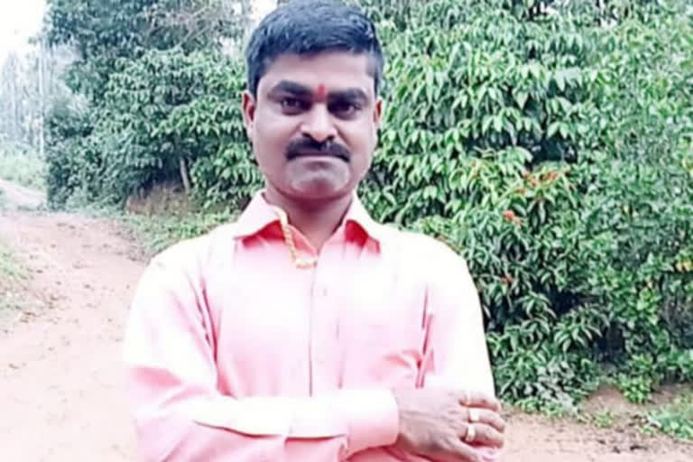 Organ Donation of Brain Dysfunctional Son  Organ Donation in Chikkamagaluru  Man died in road accident  ಮೆದುಳು ನಿಷ್ಕ್ರಿಯವಾಗಿದ್ದ ಮಗನ ಅಂಗಾಂಗ ದಾನ  ಪುತ್ರನ ಸಾವಿನಲ್ಲೂ ಸಾರ್ಥಕತೆ ಮೆರೆದ ಕುಟುಂಬ  ಗಾಂಗಗಳನ್ನು ದಾನ ಮಾಡಿ ಸಾರ್ಥಕತೆ  ಬದುಕಿಸಲು ಸಾಧ್ಯವಾಗಲ್ಲ ಎಂದು ವೈದ್ಯರು  ದೇಹದ ಇತರೆ ಭಾಗಗಳು ಸುರಕ್ಷಿತ