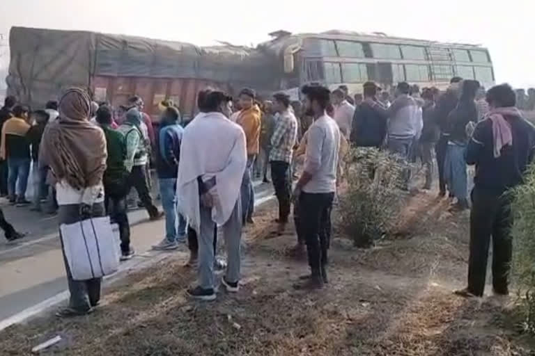 Driver killed, 35 injured after bus collides with truck in Bihar's Kaimur