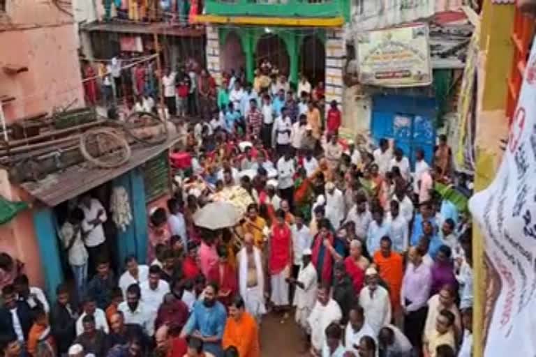 coconut-throwing-fair-in-bagalkot