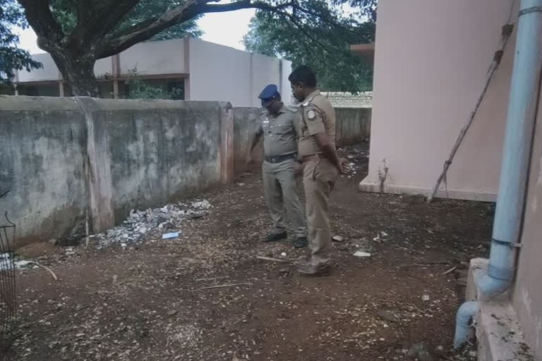 body found in govt school toilet in Trichy