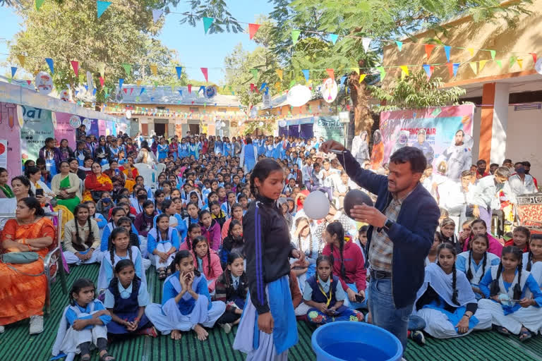 Children became scientists in science fair