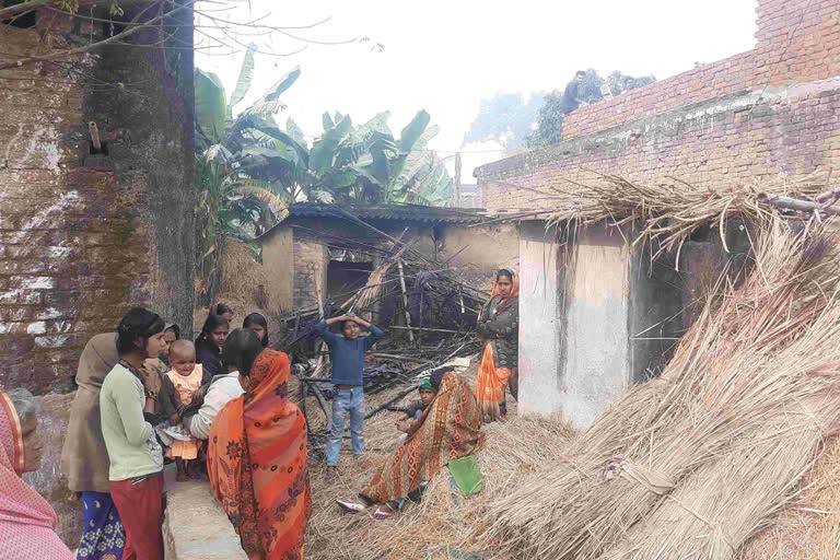 फूंका विधवा महिला का घर