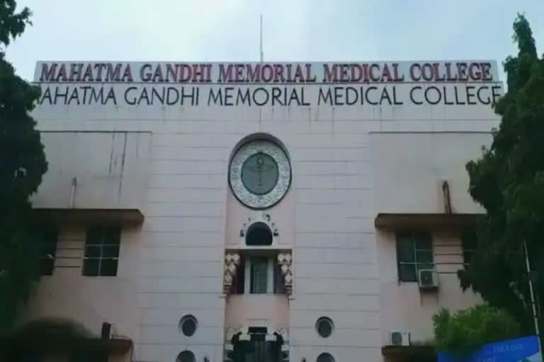 ragging case  indore  mgm college ragging case  ragging case police investigation  indore ragging case police investigation  Sanyogitaganj police station  mgm medical college ragging case  mgm medical college  medical college ragging case  medical college ragging case investigation  റാഗിങ്  ഇന്‍ഡോര്‍ എംജിഎം മെഡിക്കല്‍ കോളജ്  സന്യോഗിതഗഞ്ച് പൊലീസ് സ്‌റ്റേഷന്‍  ശാലിനി ചൗഹാന്‍  പൊലീസ് രഹസ്യാന്വേഷണം  റാഗിങ് കേസ് രഹസ്യാന്വേഷണം