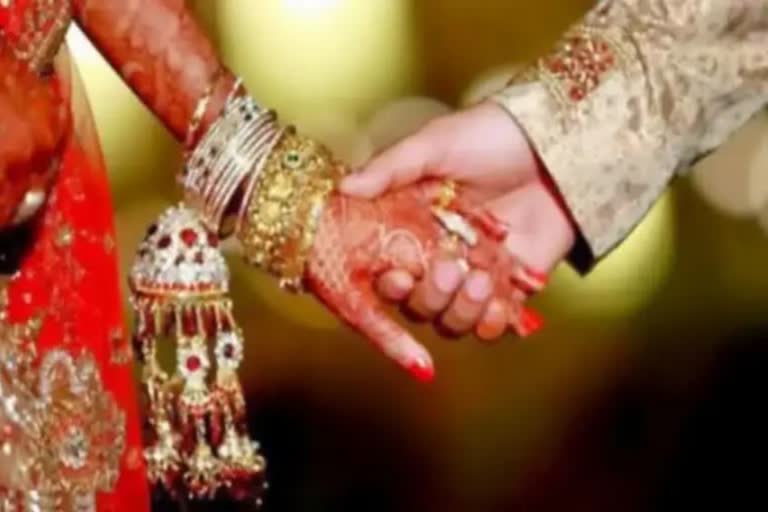 مسلم نوجوان پر شناخت چھپا کر شادی کرنے کا الزام