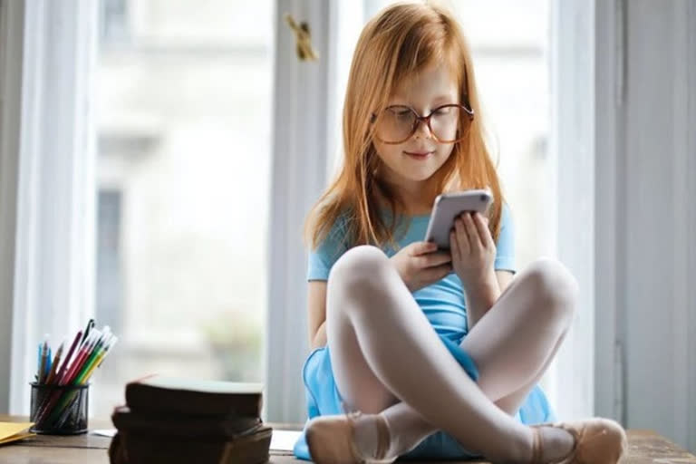 Study finds using digital devices as calming strategy linked to worse children's behavior