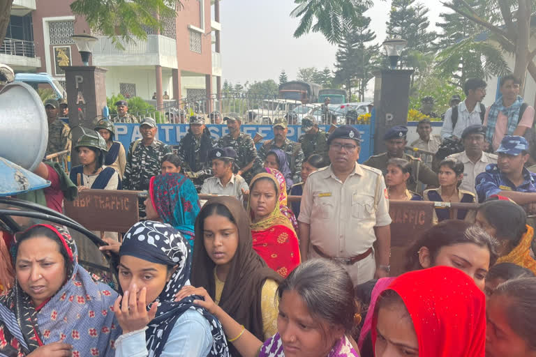 lalan-sheikh-death-relatives-protest-in-front-of-cbi-camp-office-at-rampurhat-central-forces-deployed