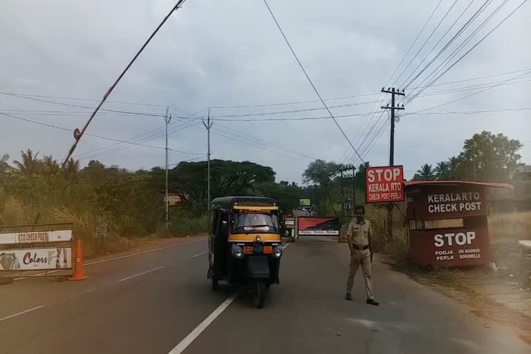 കേരളത്തിലേക്ക് മദ്യത്തിന്‍റെ ഒഴുക്ക്  Liquor smuggling from Karnataka to Kasaragod  Liquor smuggling  കാസര്‍കോട് ജില്ലയിലേക്കുള്ള മദ്യക്കടത്ത്  എക്‌സൈസ്  കാസർകോട് വാര്‍ത്തകള്‍  കാസർകോട് ജില്ല വാര്‍ത്തകള്‍  കാസർകോട് പുതിയ വാര്‍ത്തകള്‍  kerala news updates  latest news in kerala