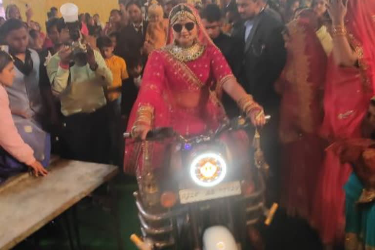 Bride makes grand entry on bullet bike