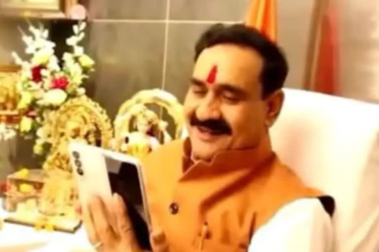 MP: Woman SI saves man's life by giving CPR, receives HM Narottam Mishra's appreciation via video call