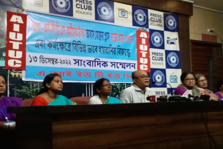 icds-worker-death-protest-in-kolkata-demanding-rs-50-lakhs-compensation-for-family