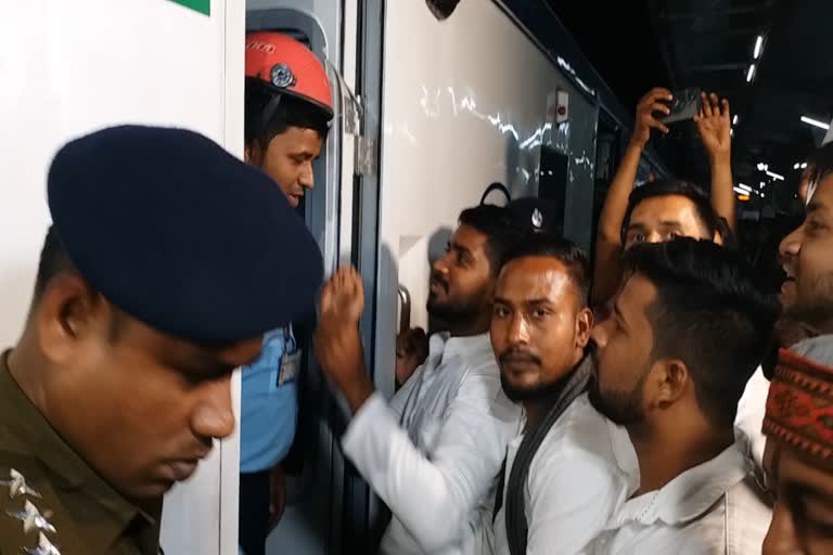 NSUI protest over Vande Bharat train fare