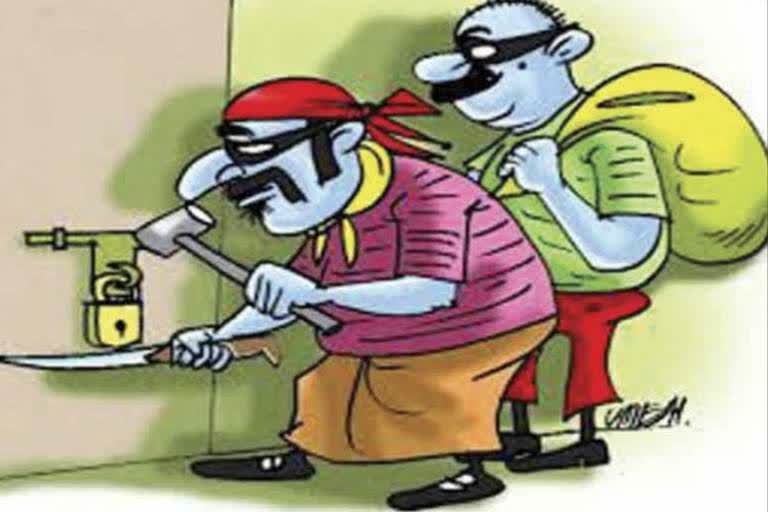 Thieves looted jewelery