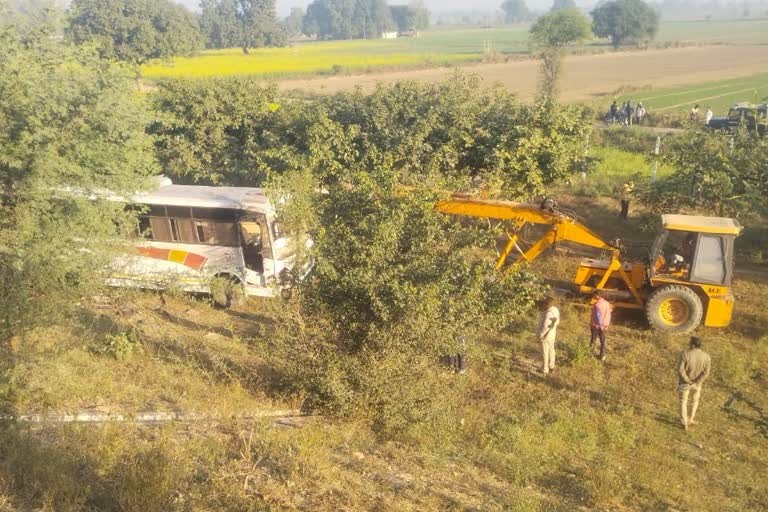 truck-bus-accident-in-uttara-pradesh