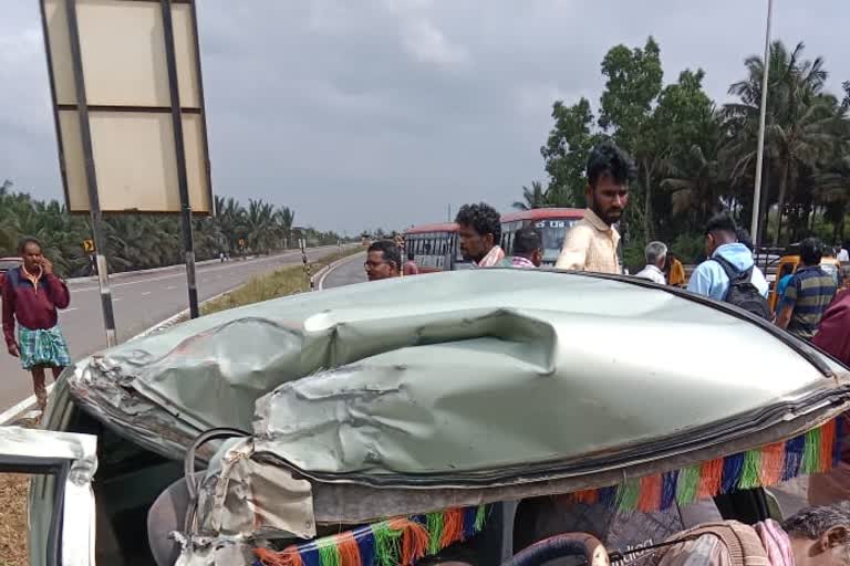 ಕಾರು ಮತ್ತು ಕ್ಯಾಂಟರ್ ನಡುವೆ ಡಿಕ್ಕಿ